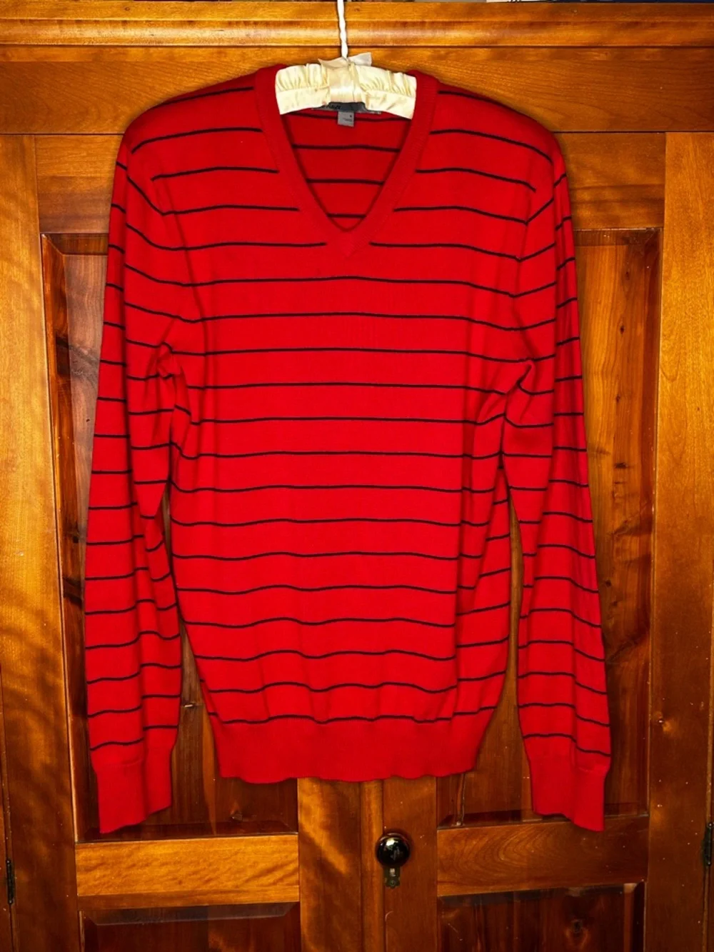 Old Navy Vintage Red V-Neck Cotton Sweater w Thin Black Stripes Preppy Old Money